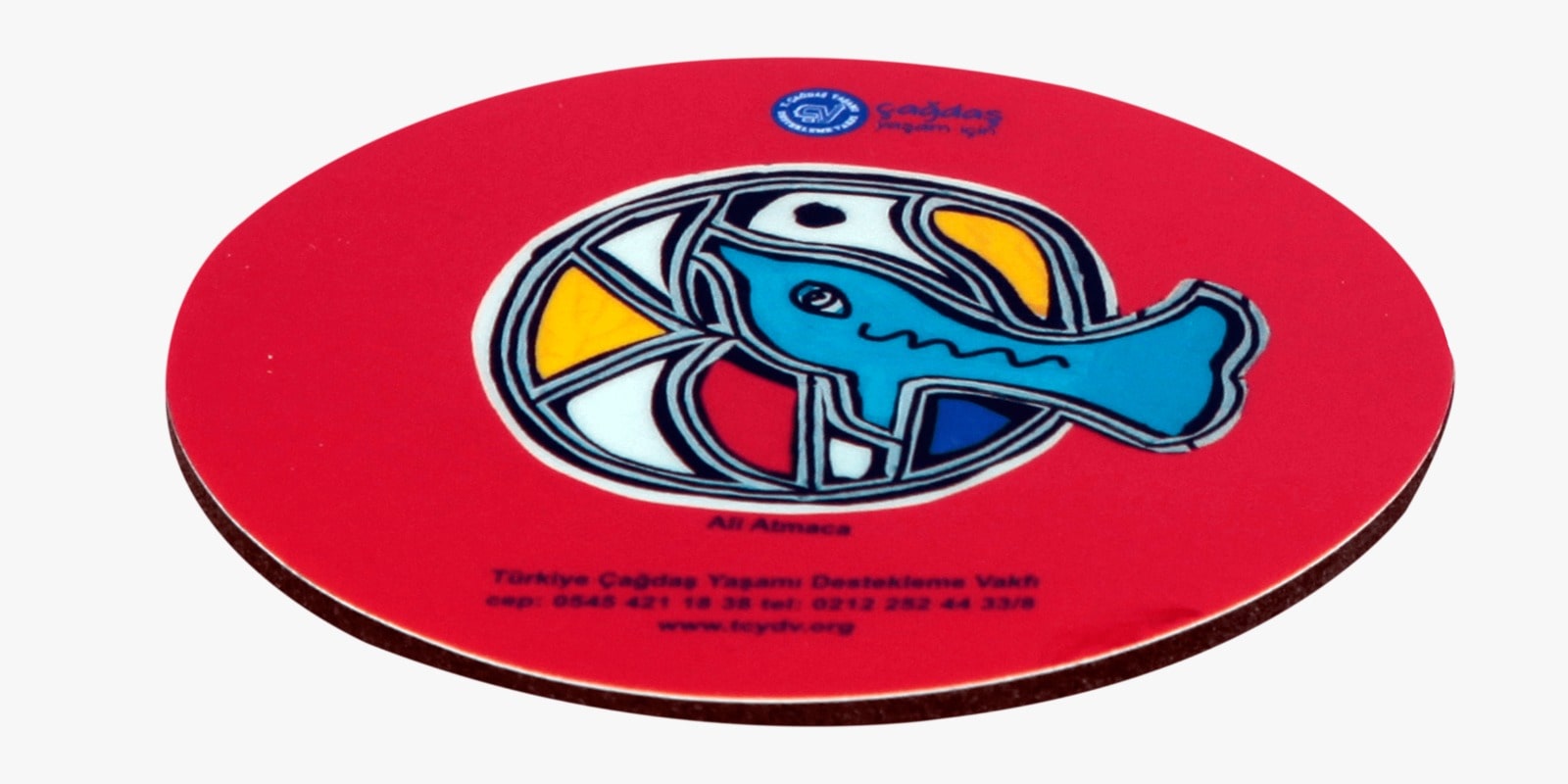 Bardak Altı Kırmızılı Kadın